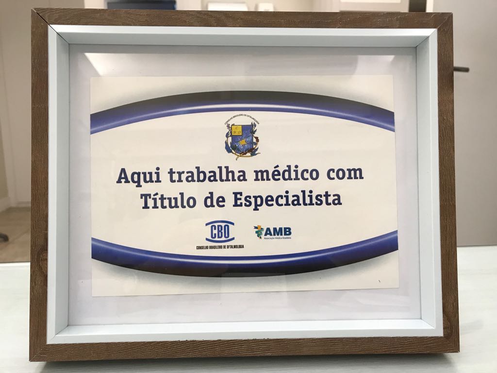 Aqui trabalha médico com Título de Especialista (CBO/AMB)